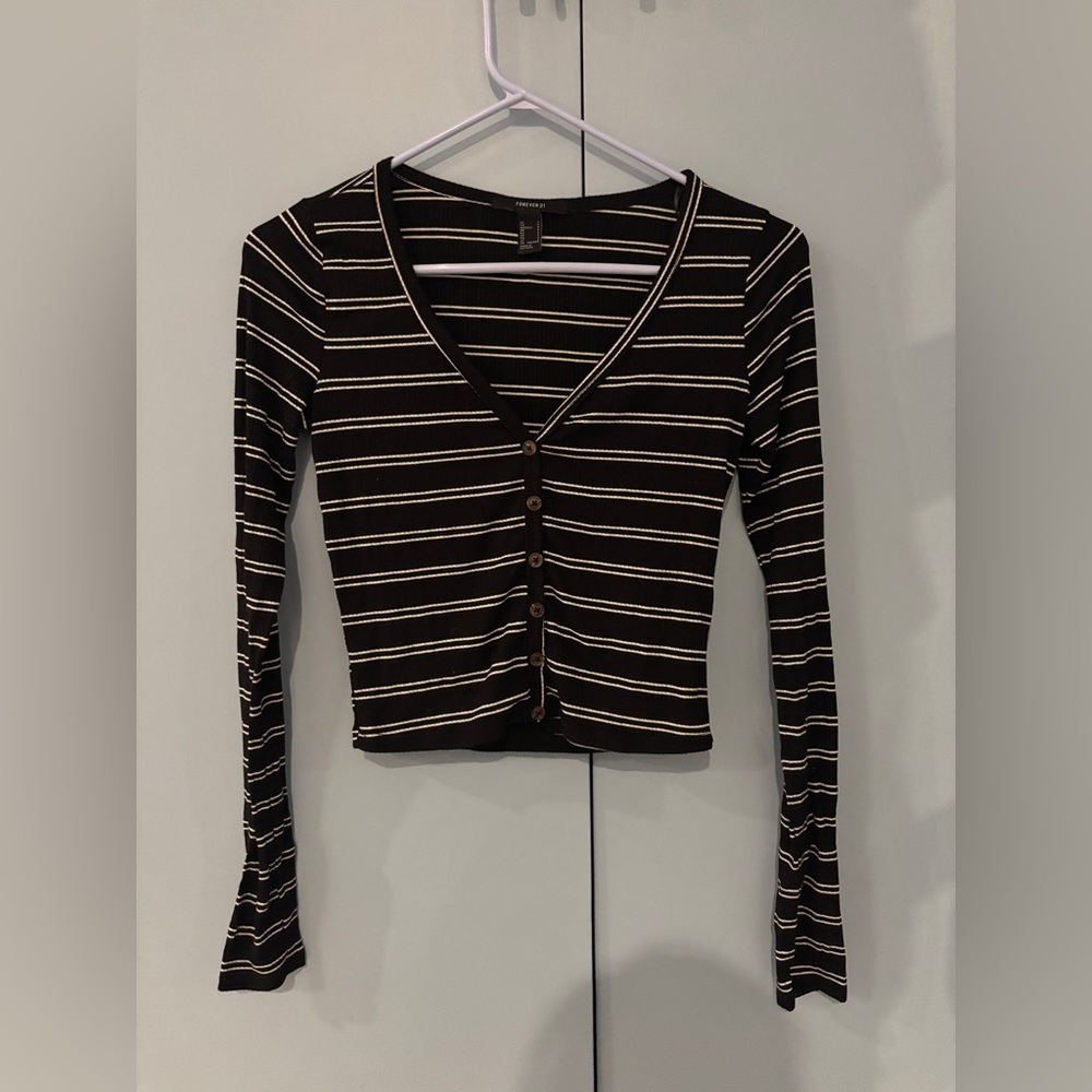 Forever 21 Long Sleeve Black and White Crop Top with Buttons Size S
